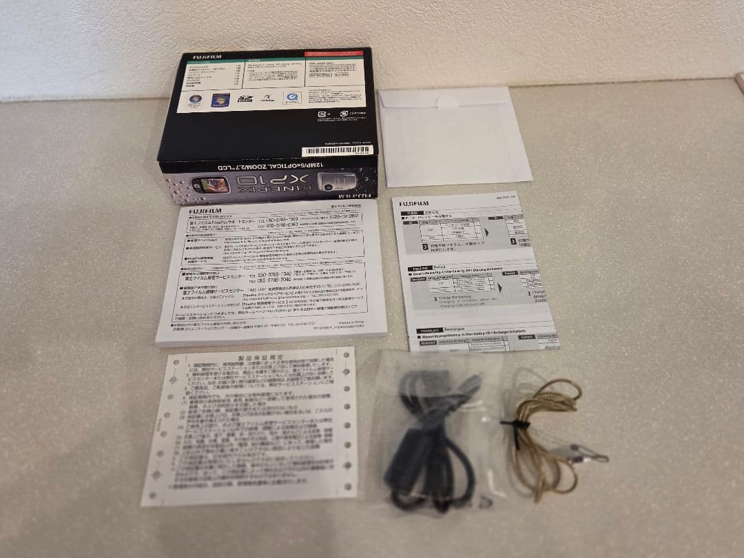 防水コンデジ　FUJIFILM finepix XP10　シルバー