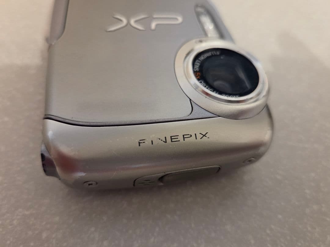 防水コンデジ　FUJIFILM finepix XP10　シルバー