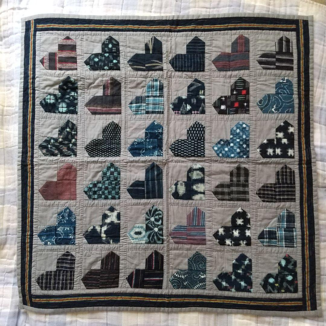 ハンドメイド　ハートモチーフ パッチワークキルトタペストリー