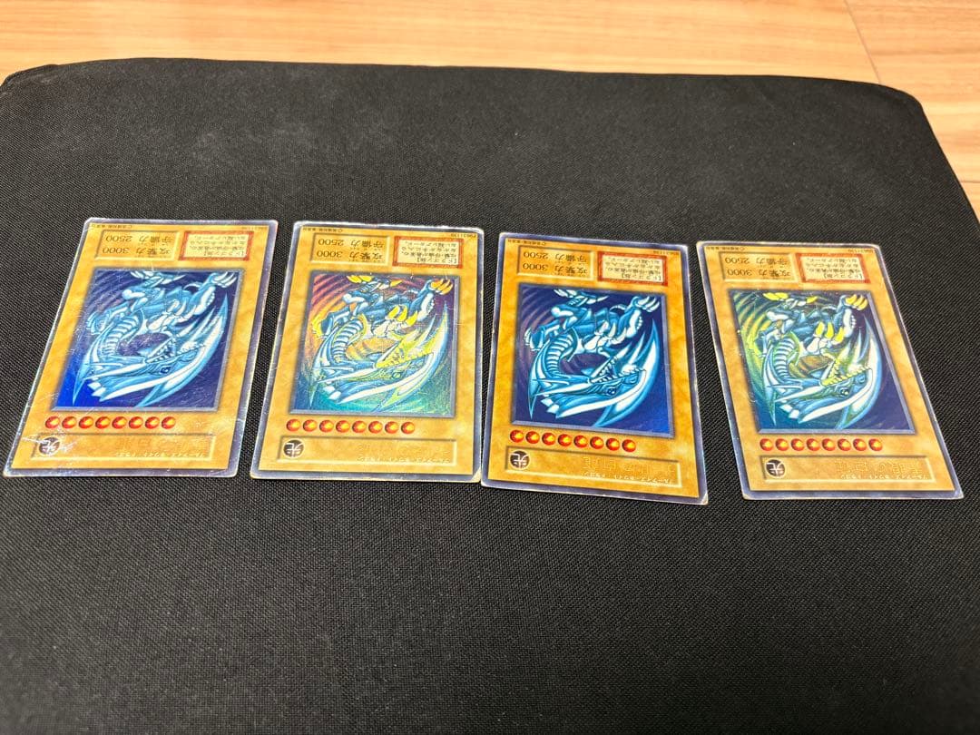 青眼の白龍　初期　ブルーアイズホワイトドラゴン　4枚