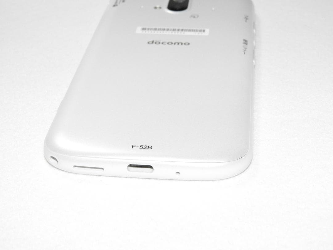 FCNT らくらくスマートフォン F-52B docomo SIMフリー