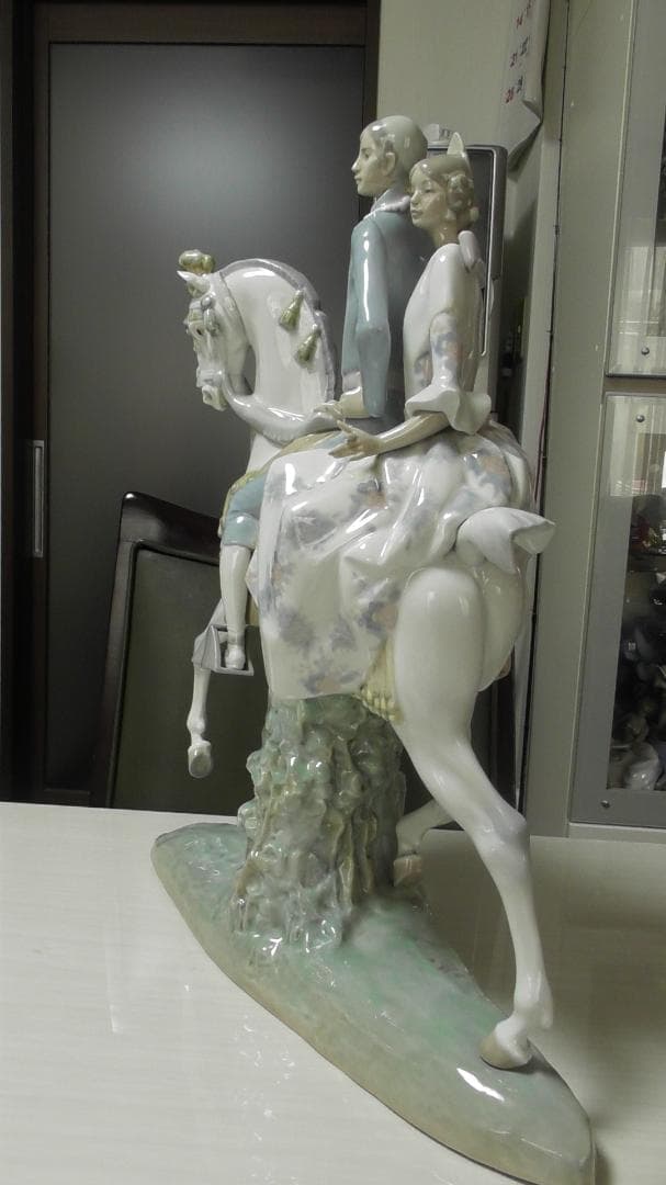 ティファニー　LLADRO　リヤドロ　【白い馬と男女】リアドロ　Ｌ464