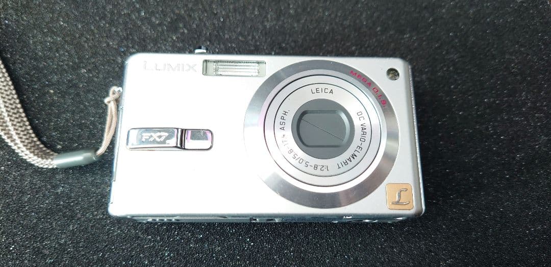パナソニック カメラ Panasonic LUMIX DMC-FX7 です！