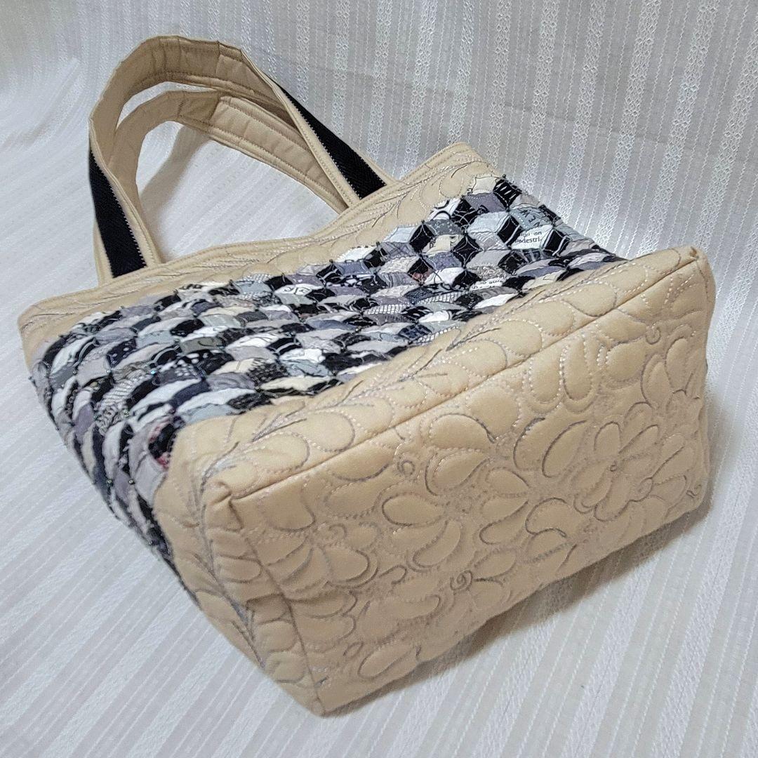 モノトーンパッチワークバック　ベビーブロックの細かいパッチワーク　トートバック