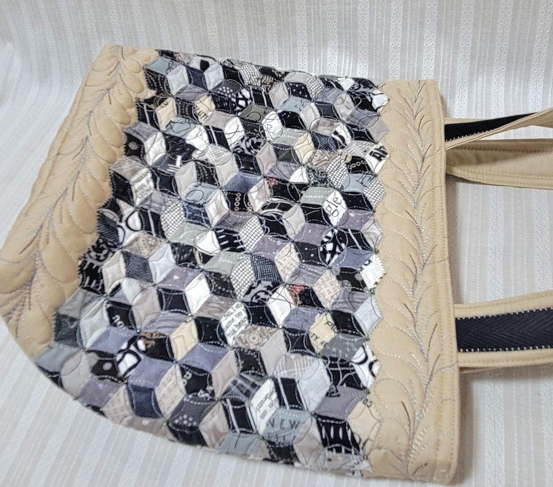 モノトーンパッチワークバック　ベビーブロックの細かいパッチワーク　トートバック