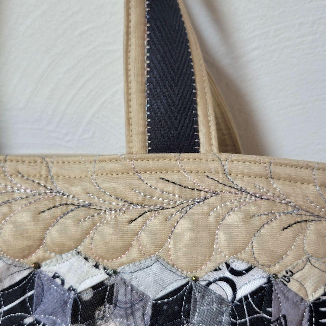 モノトーンパッチワークバック　ベビーブロックの細かいパッチワーク　トートバック