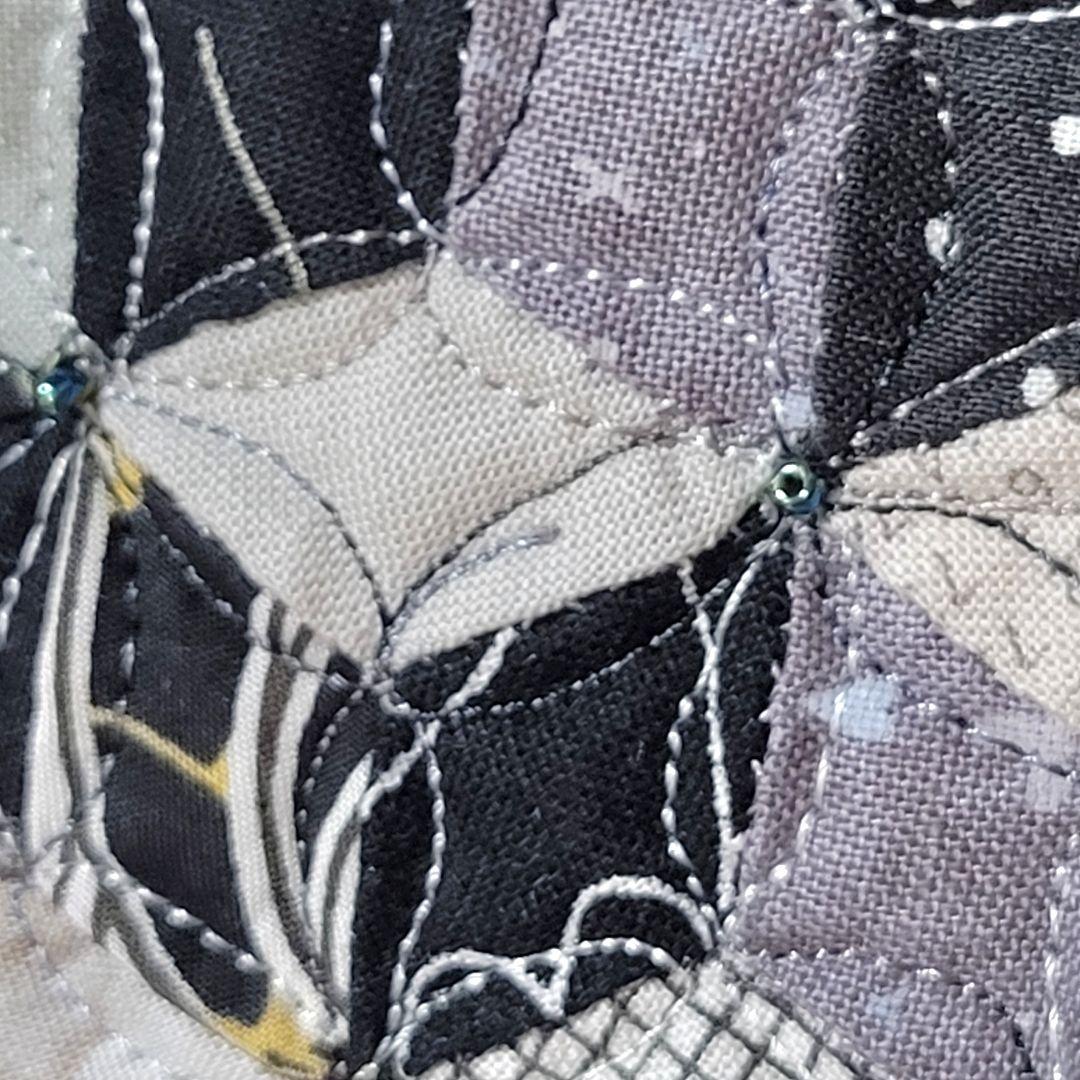 モノトーンパッチワークバック　ベビーブロックの細かいパッチワーク　トートバック