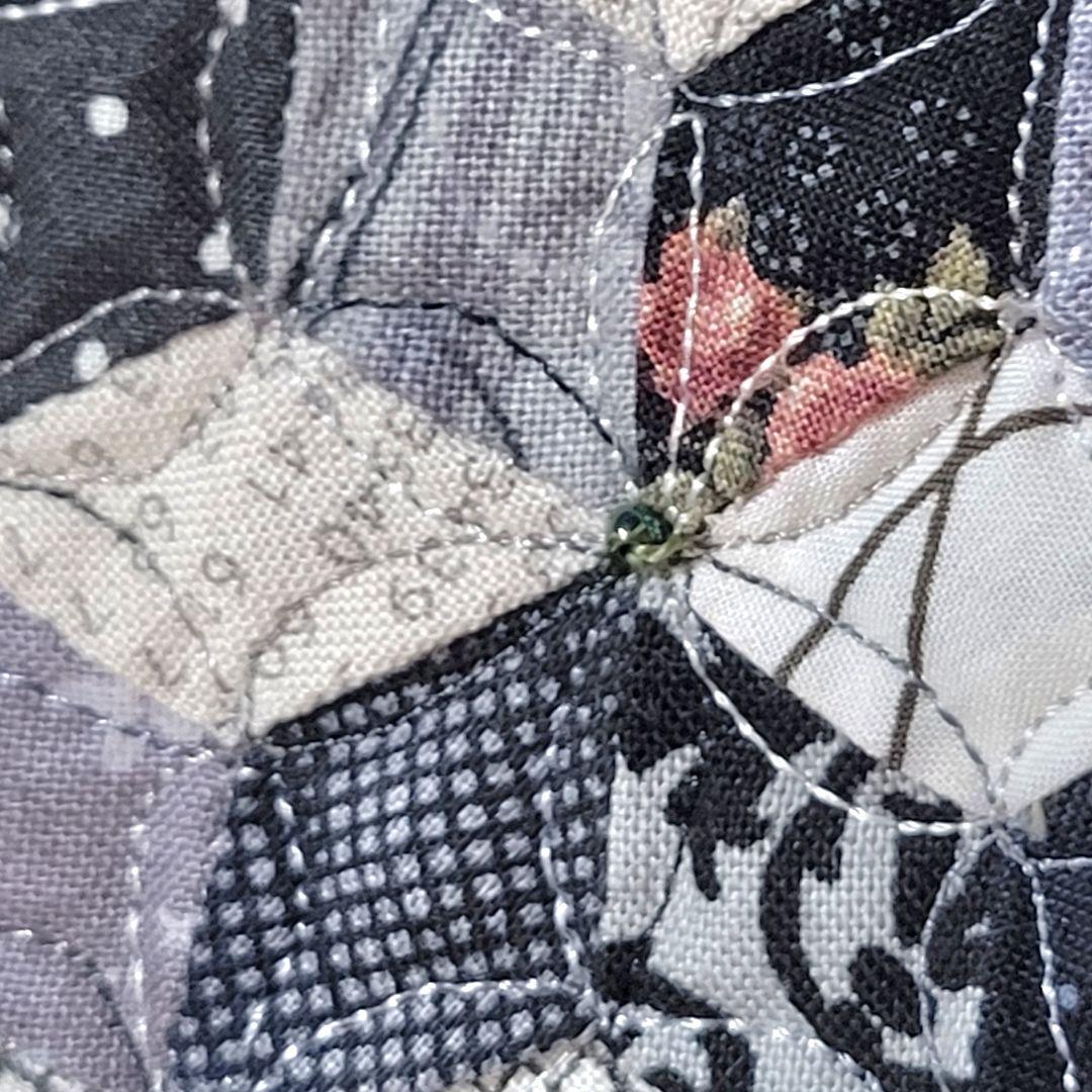 モノトーンパッチワークバック　ベビーブロックの細かいパッチワーク　トートバック