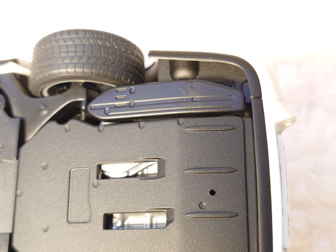 ポルシェ 911 カレラ ホワイト 1/18 オートアート 一部欠けあり