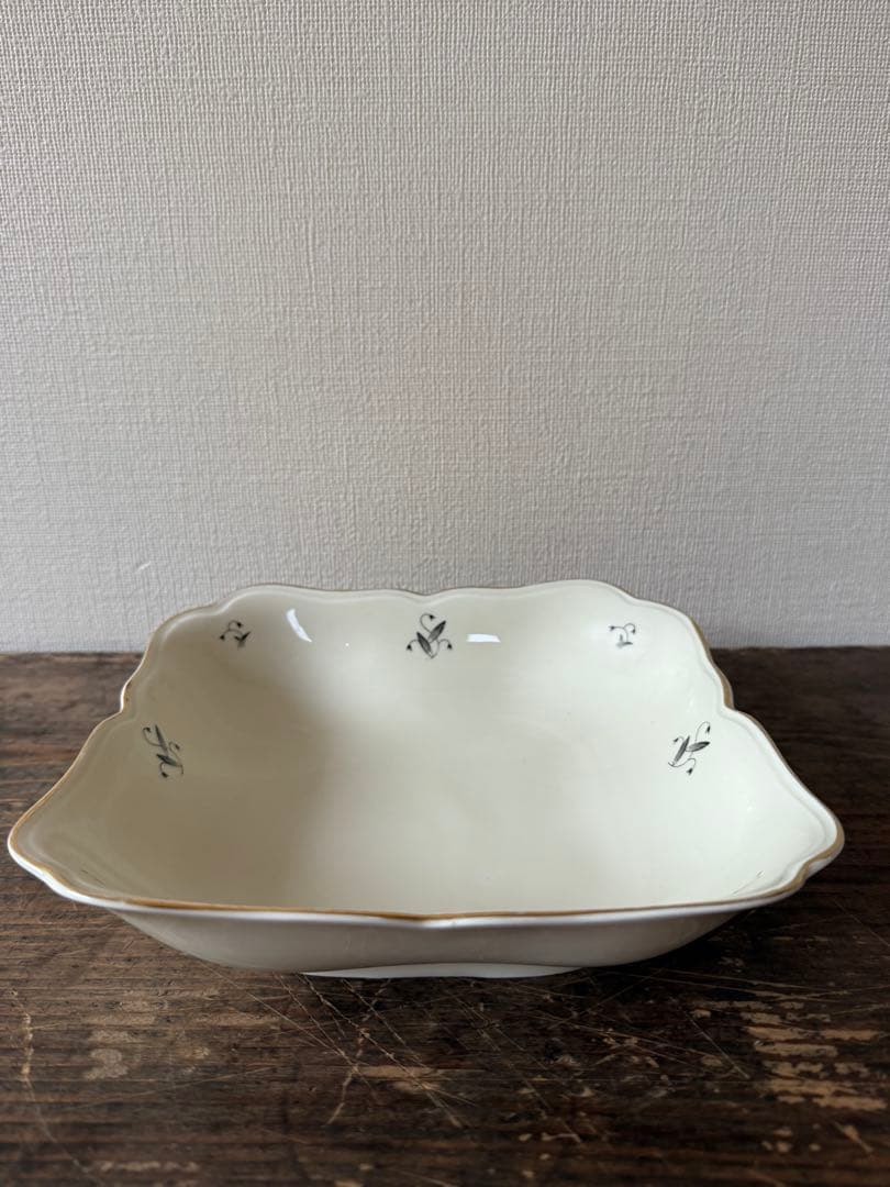 ピンクポーセリン　チョコブランド　h&C社 クリーム色皿