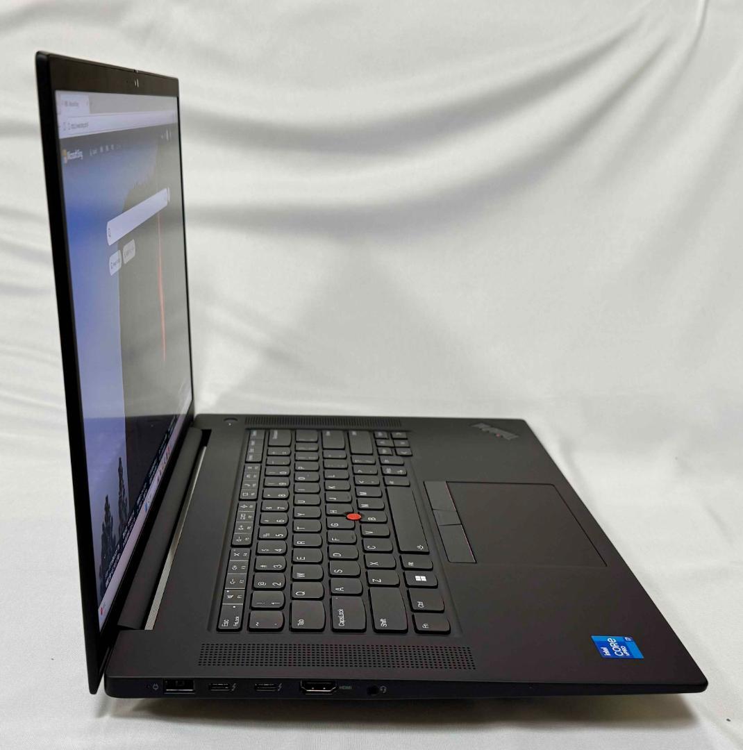 ThinkPad Intel Core i7 32GB 1TB SSD 16イン