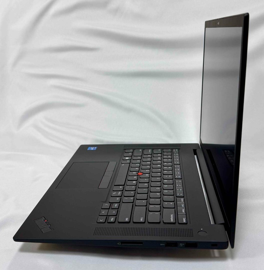 ThinkPad Intel Core i7 32GB 1TB SSD 16イン