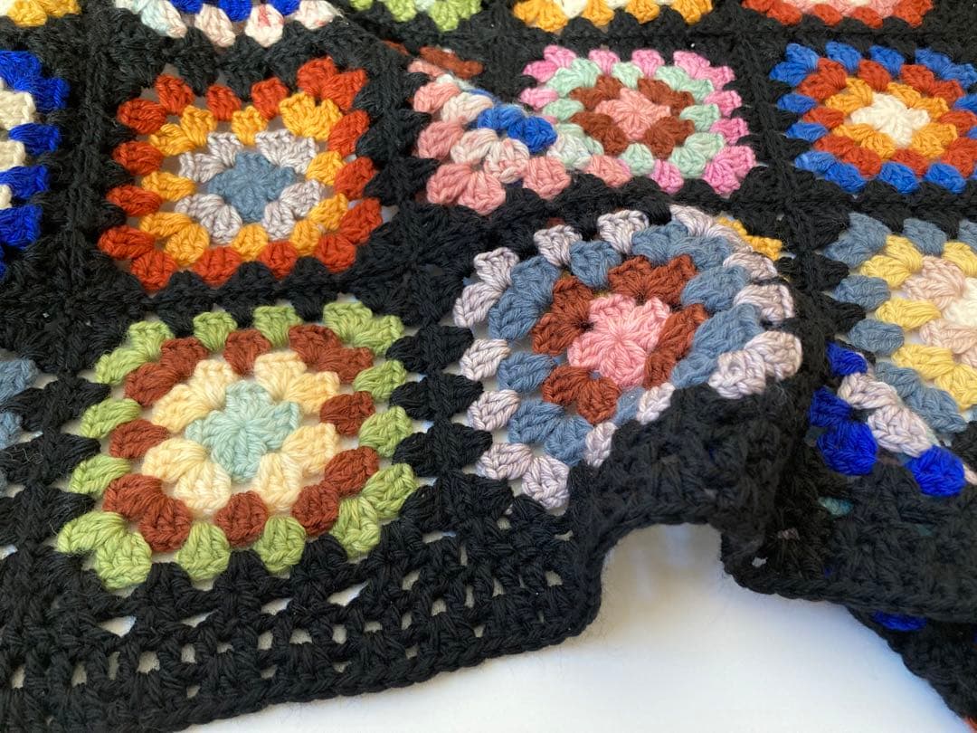 グラニースクエア　ブランケット　マルチカバー　かぎ針編み　手編み　マット