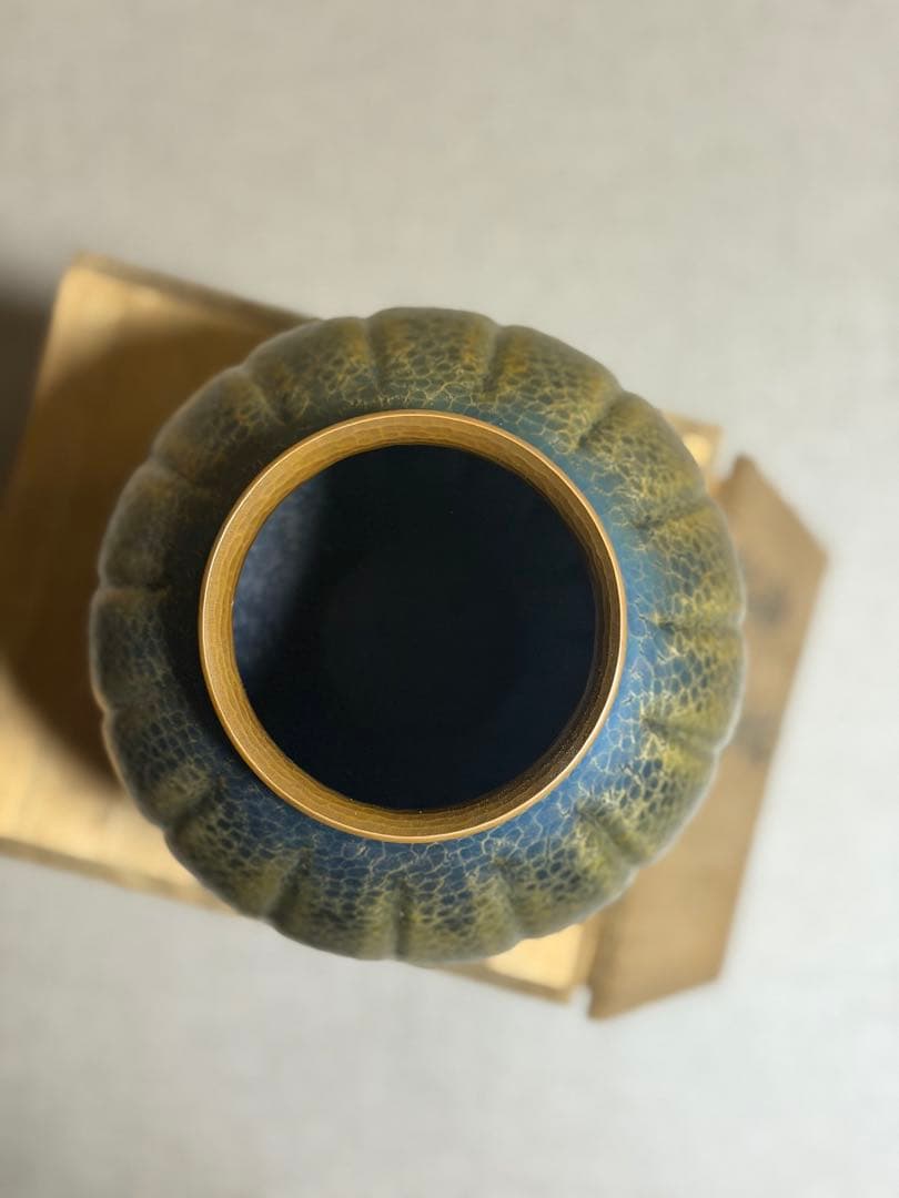 玉川堂　槌起銅器　花瓶 荒脈線文