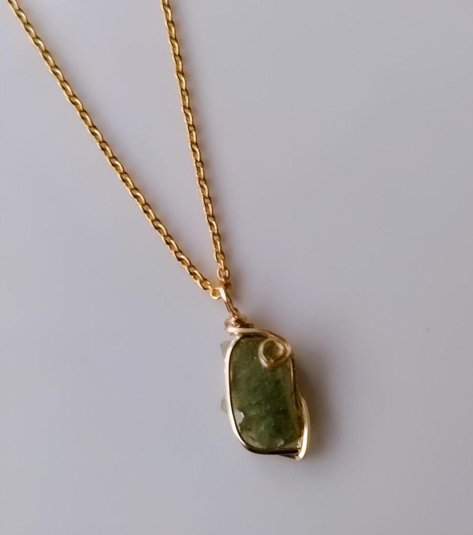 Kgf14 希少 天然ガラス チェコ産 モルダバイト 原石 ペンダントトップ