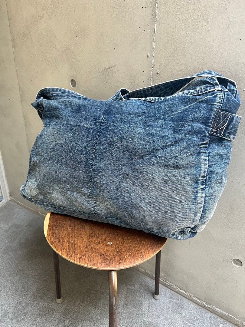 デニムメッセージバッグ　ステンシル入り