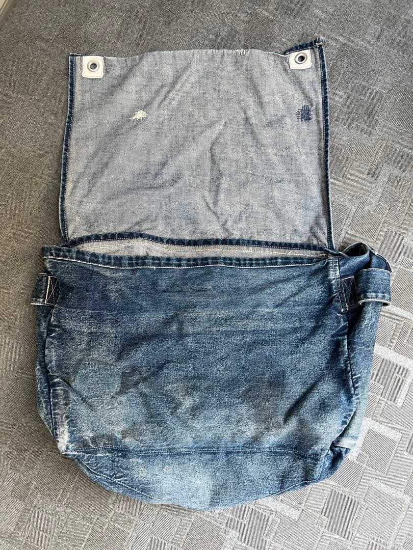 デニムメッセージバッグ　ステンシル入り