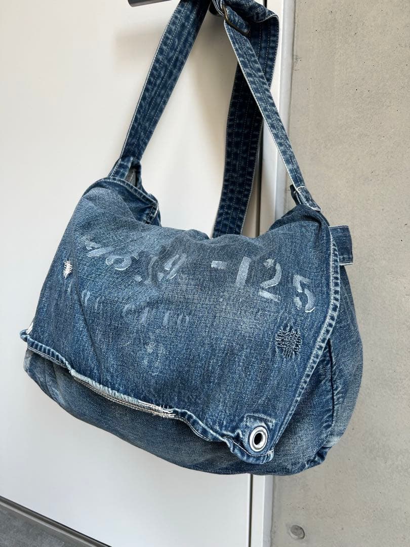 デニムメッセージバッグ　ステンシル入り