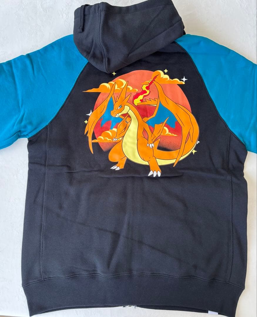 ポケモンセンター海外限定　リザードン　パーカー　新品未使用