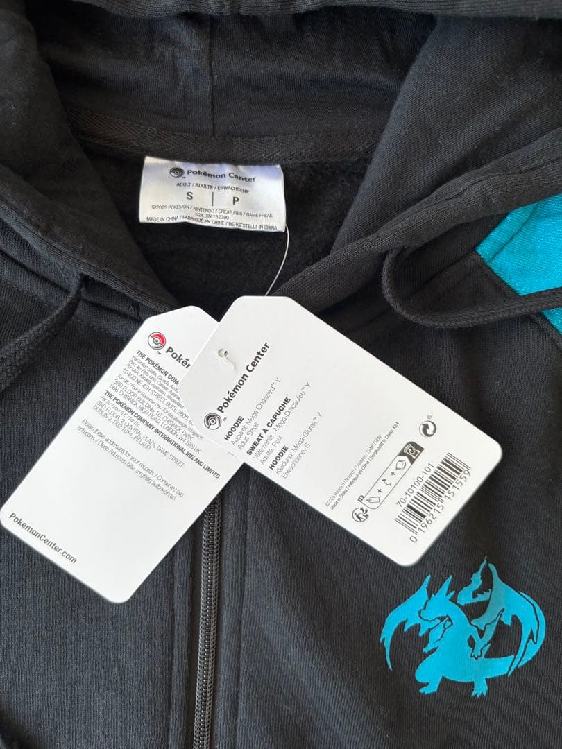 ポケモンセンター海外限定　リザードン　パーカー　新品未使用