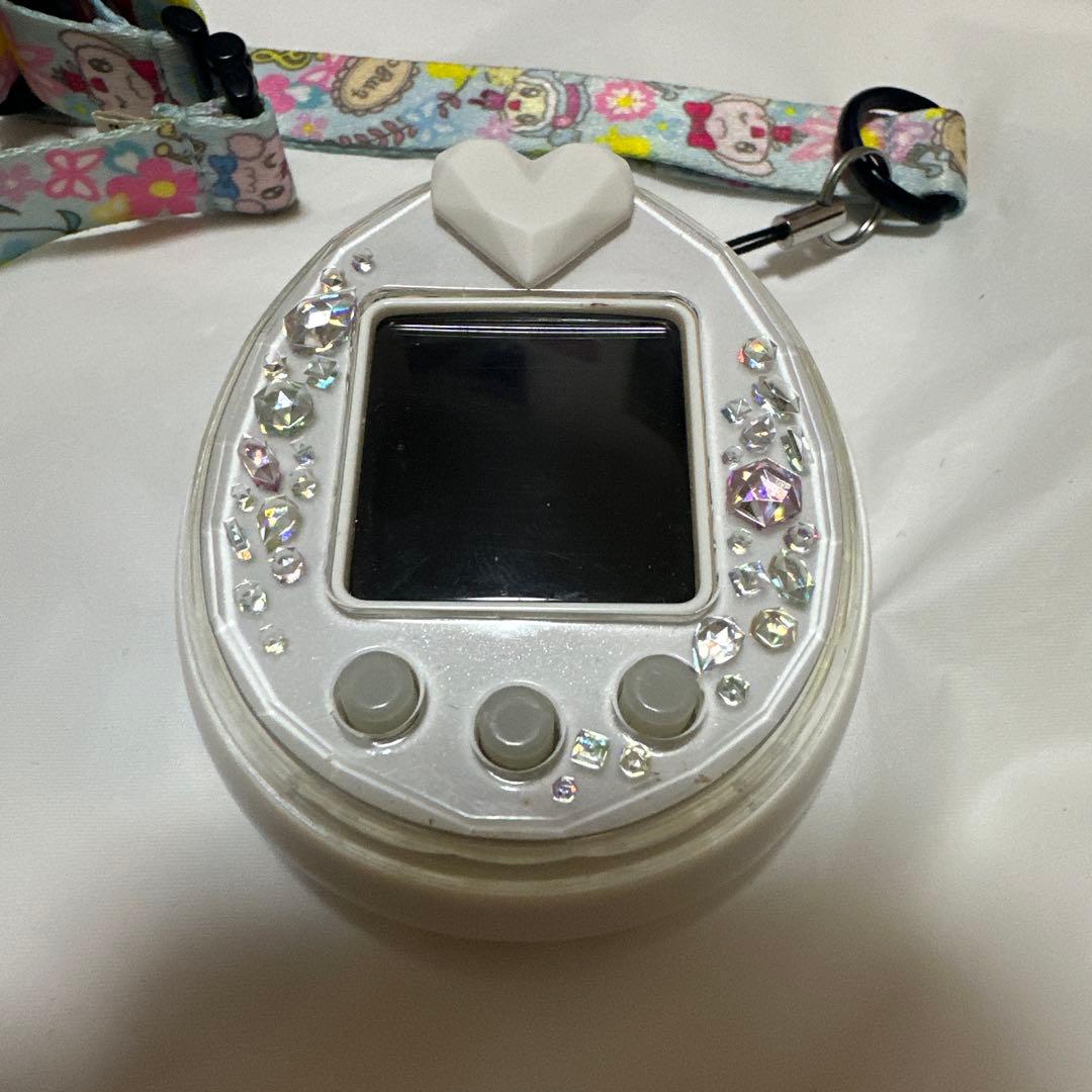 BANDAI たまごっちピース ホワイト 【ネックストラップ付き】