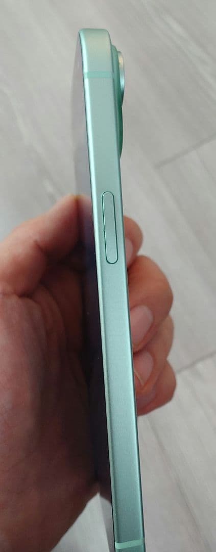 美品　Apple iPhone 15 256GBミッドナイトグリーン