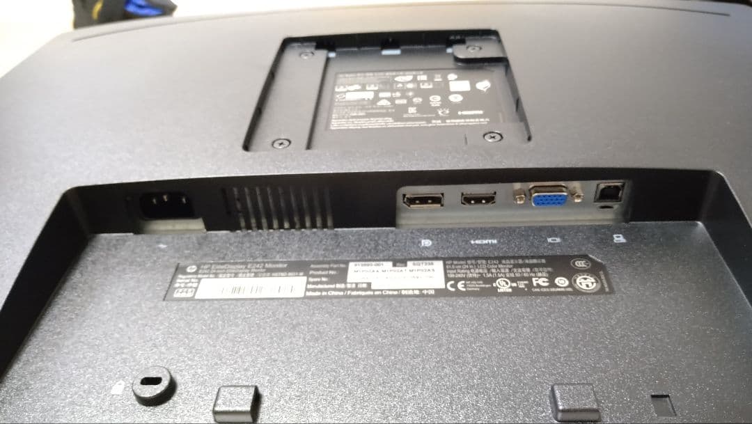 HP EliteDisplay E242 24インチモニター