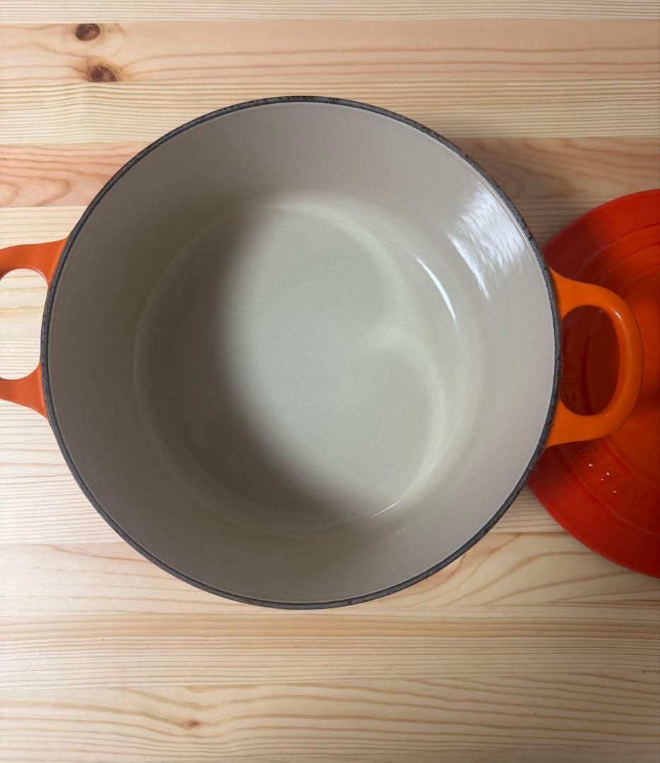 【箱付き】ルクルーゼ ココットロンド オレンジ 両手鍋　22cm