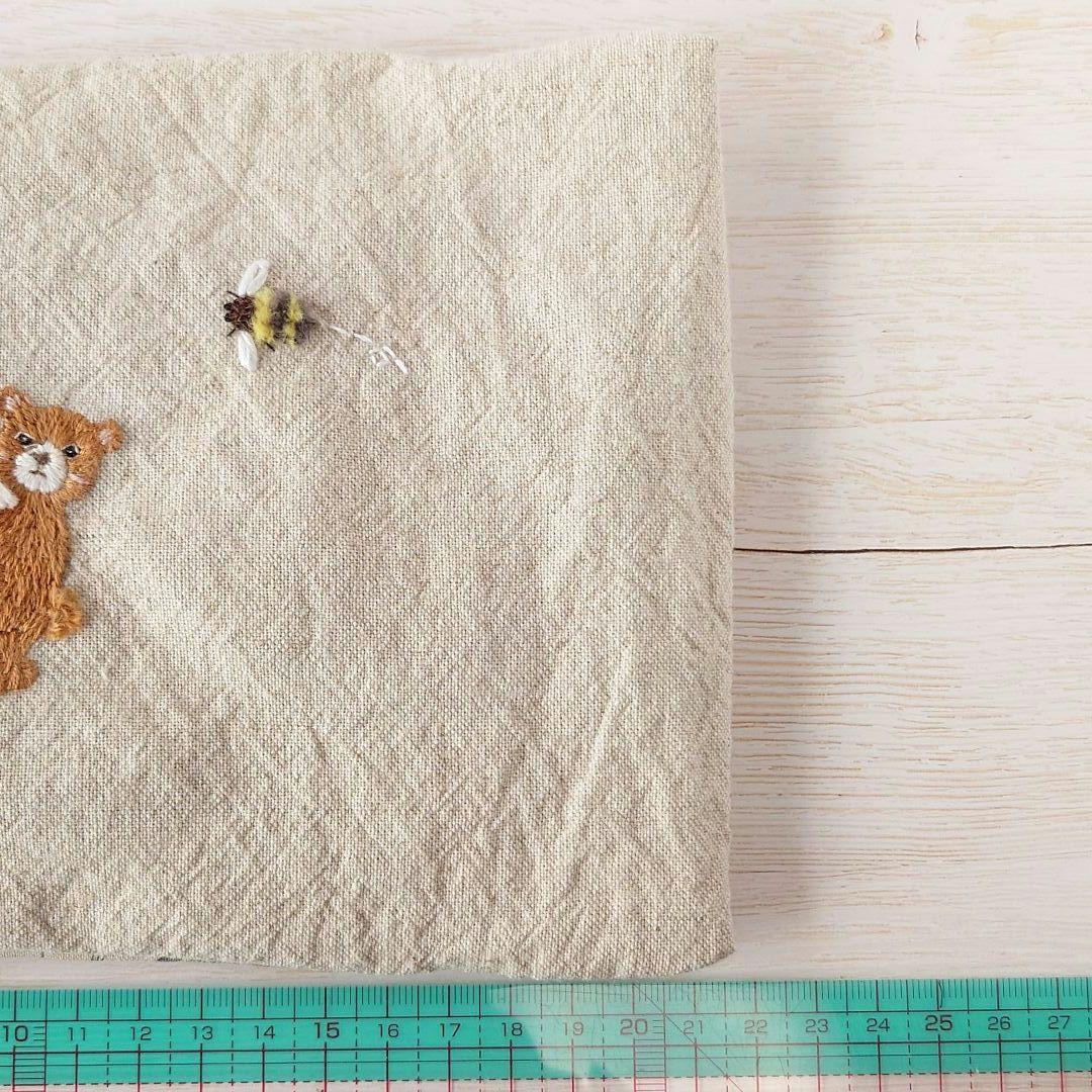 手刺繍入あずき/小豆のお腹ピロー【くまさんとミツバチ】