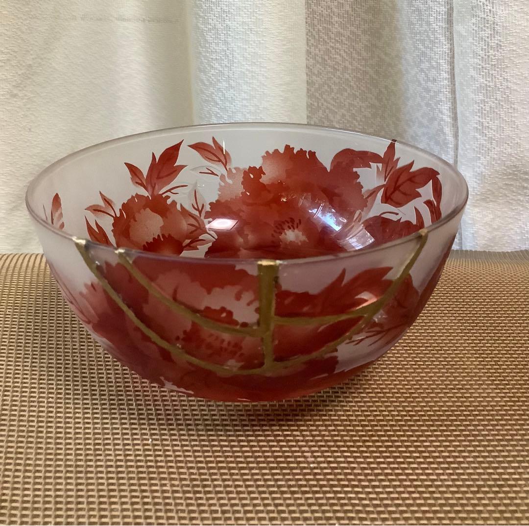 花柄サンドブラストガラスボウル　金継ぎ。