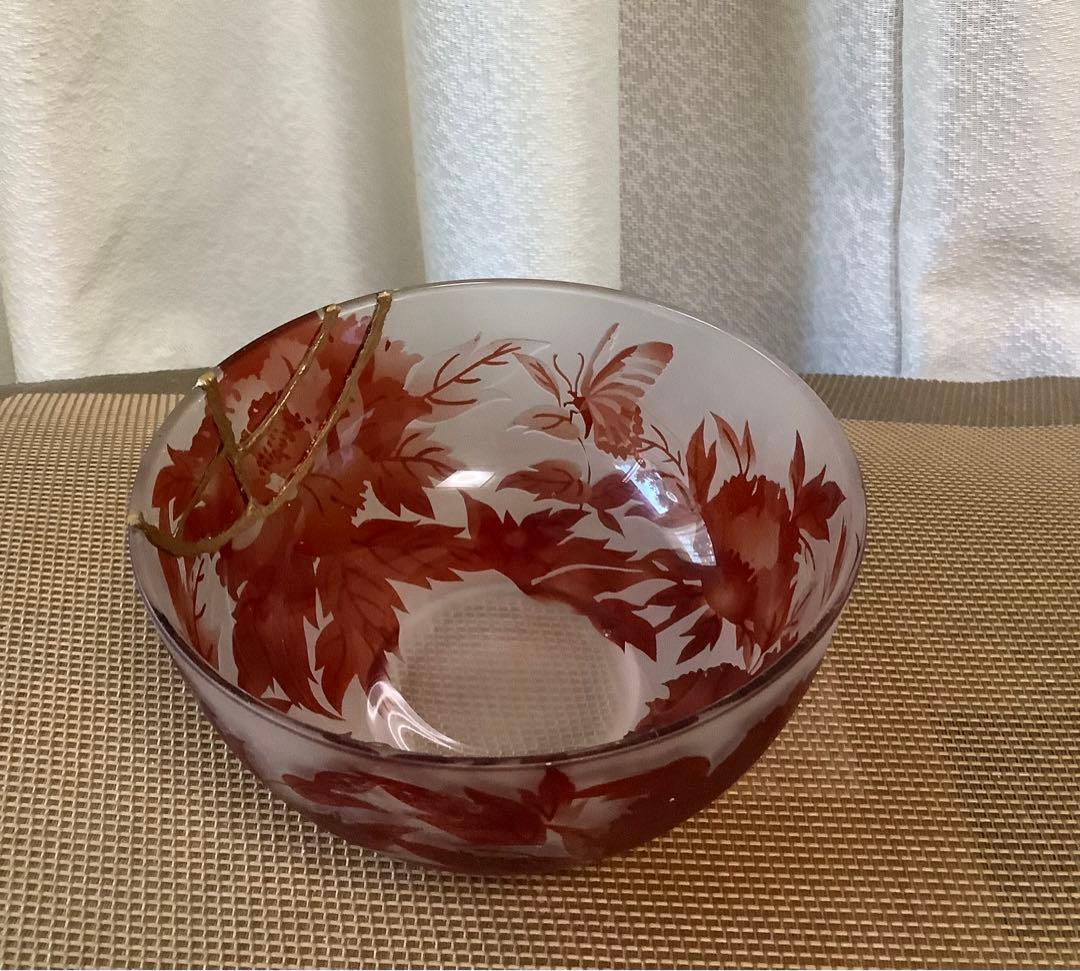 花柄サンドブラストガラスボウル　金継ぎ。