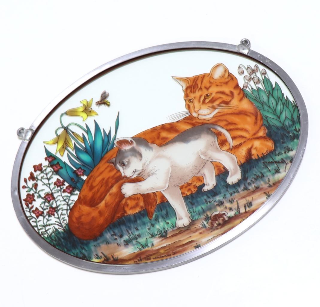 二匹の猫とミツバチと三種の花 ヴィンテージ ステンドグラス キジトラ 蜜蜂