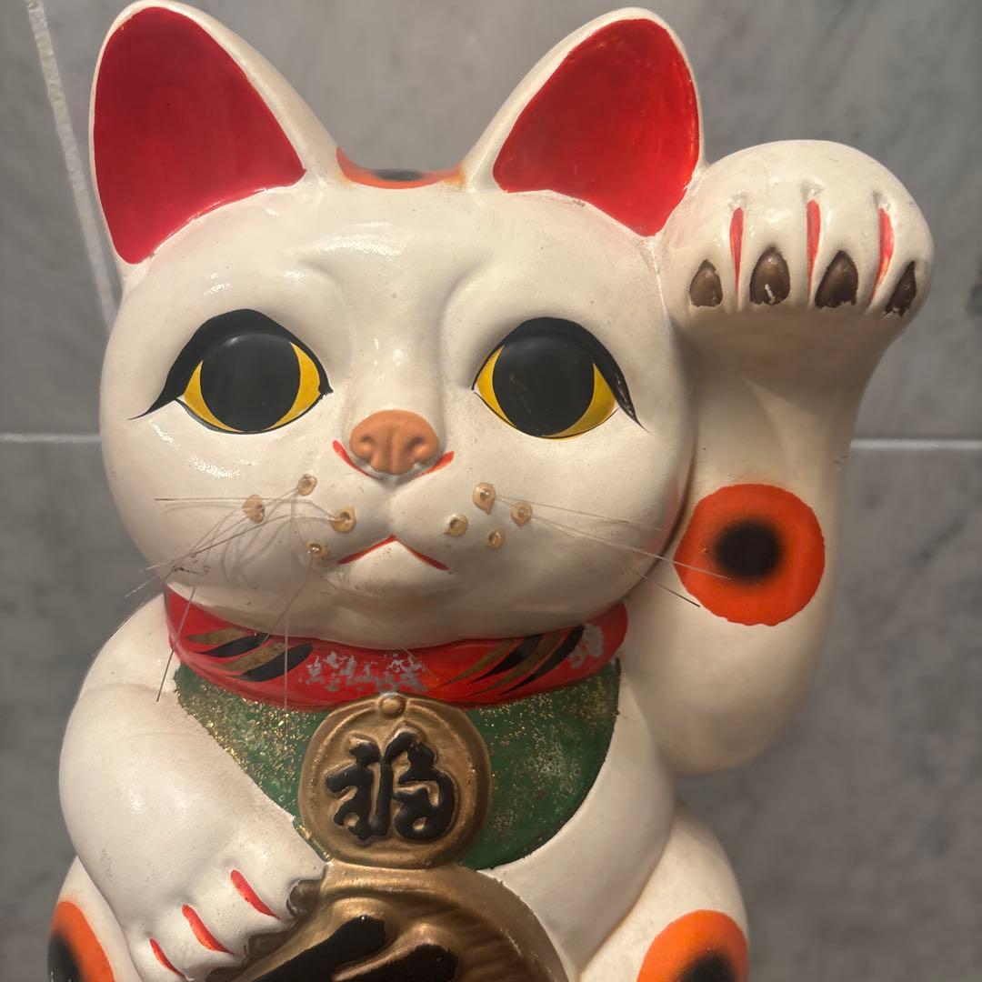 ヴィンテージ手描きの瞳が美しい三毛猫の招き猫