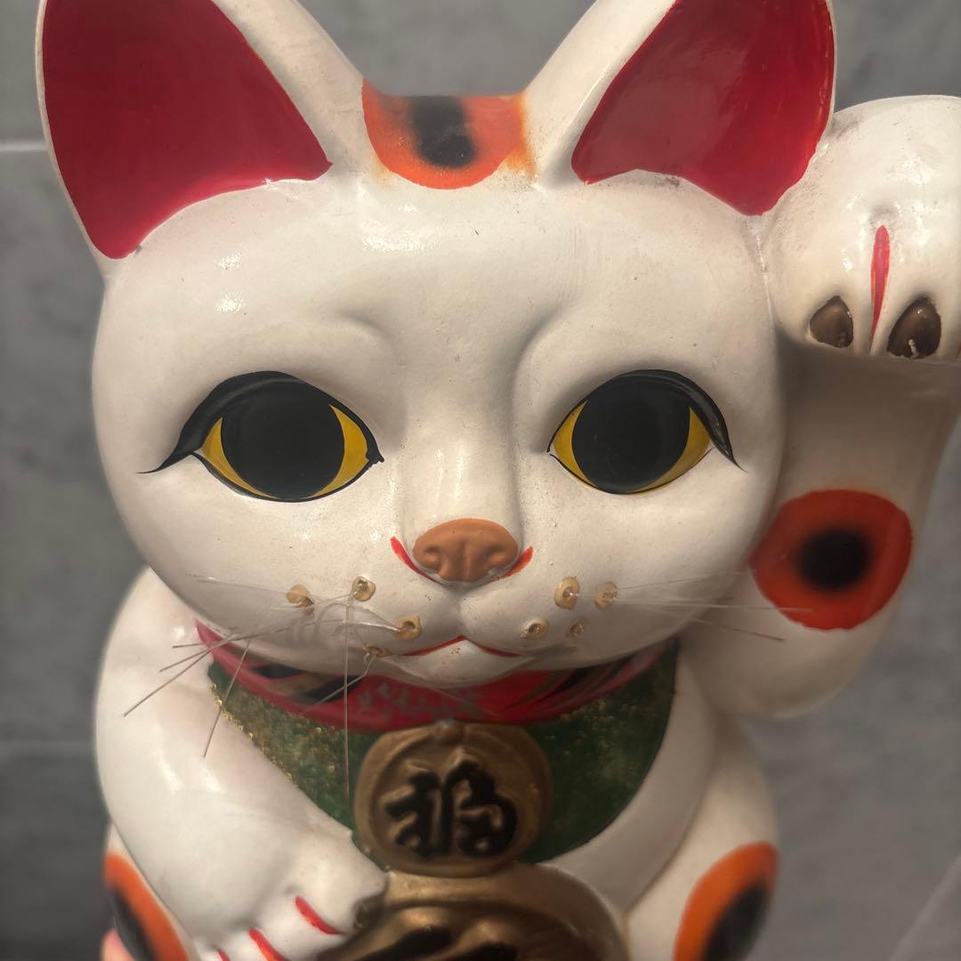 ヴィンテージ手描きの瞳が美しい三毛猫の招き猫