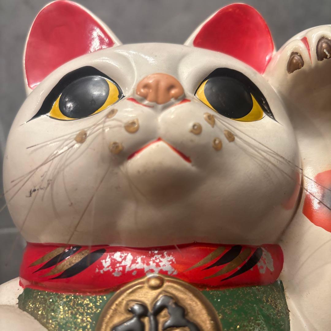 ヴィンテージ手描きの瞳が美しい三毛猫の招き猫