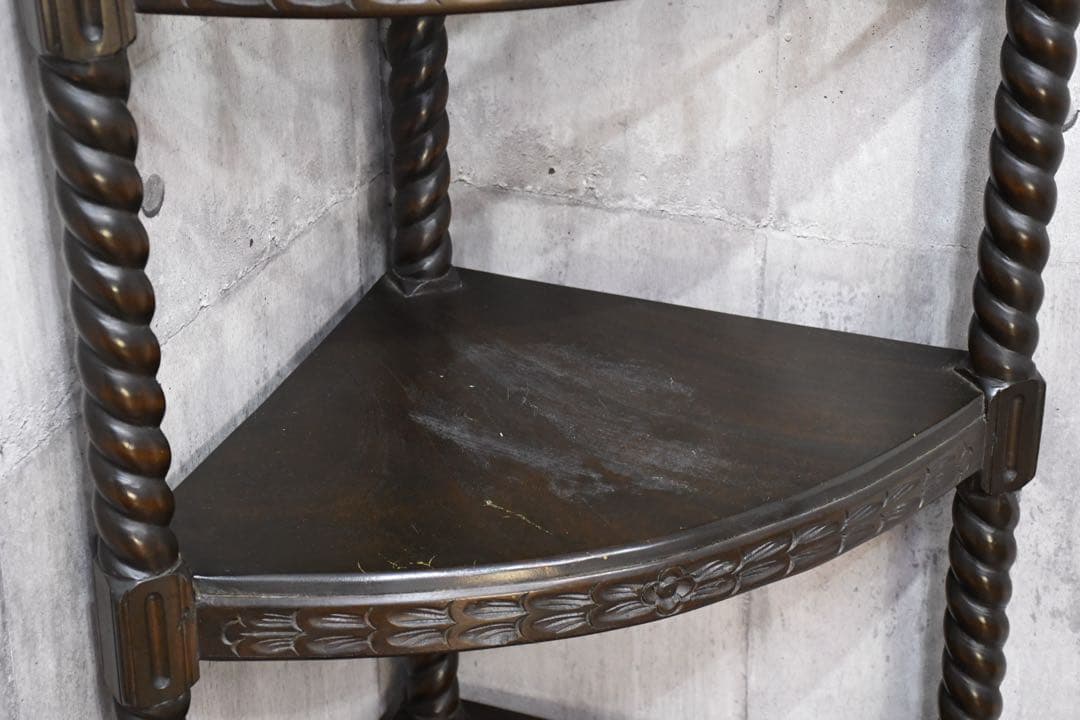 EEK109 神戸家具 コロニーハウス コーナーシェルフ 飾り棚 ツイスト 彫刻