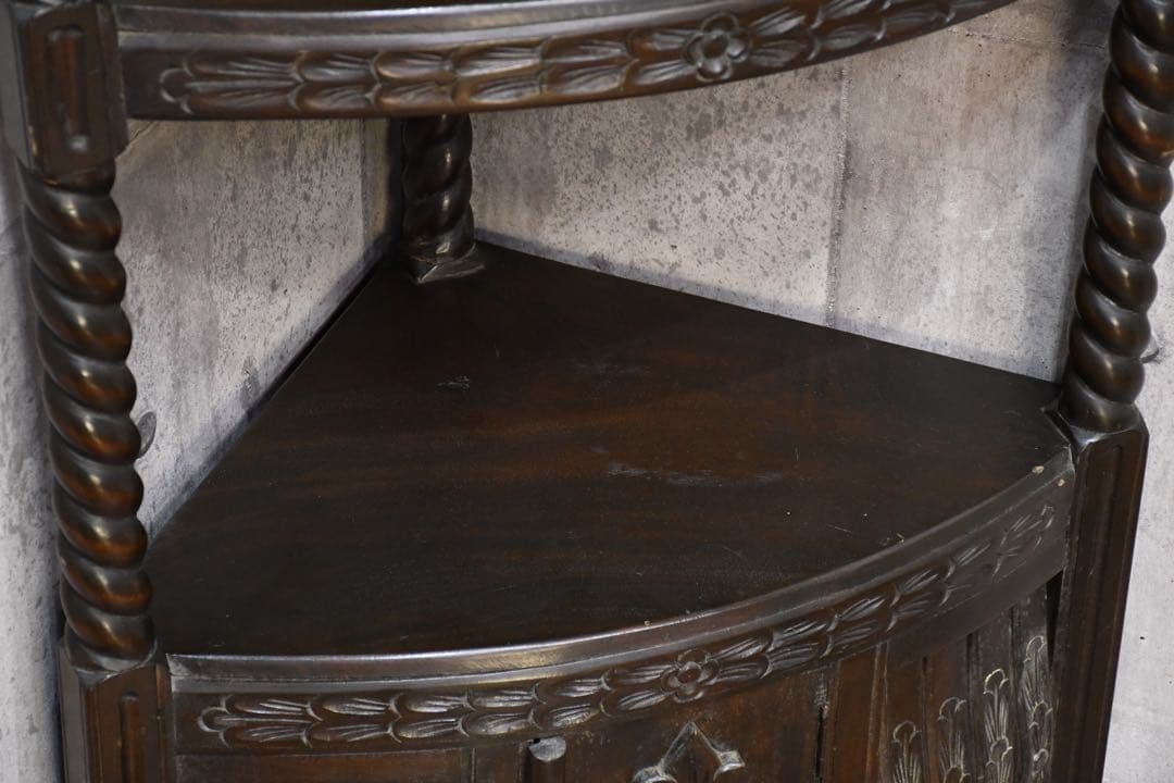 EEK109 神戸家具 コロニーハウス コーナーシェルフ 飾り棚 ツイスト 彫刻