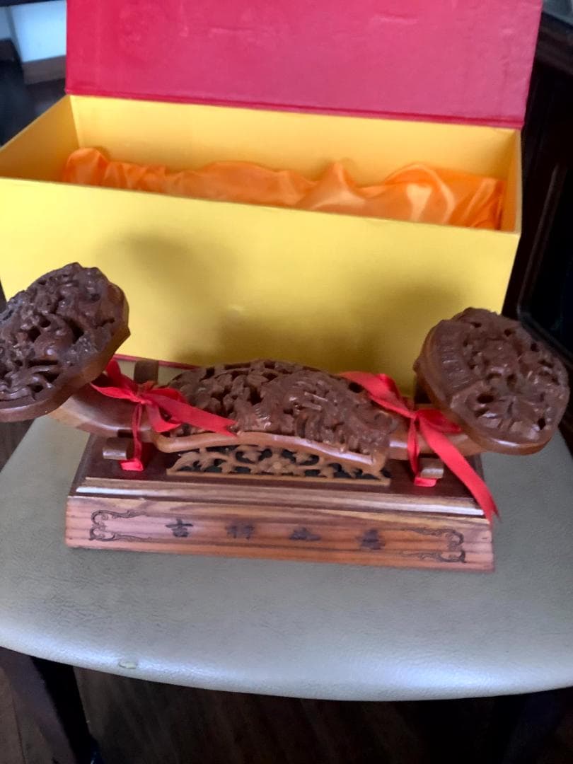 中国山東省泰山桃ノ木縁起物置物