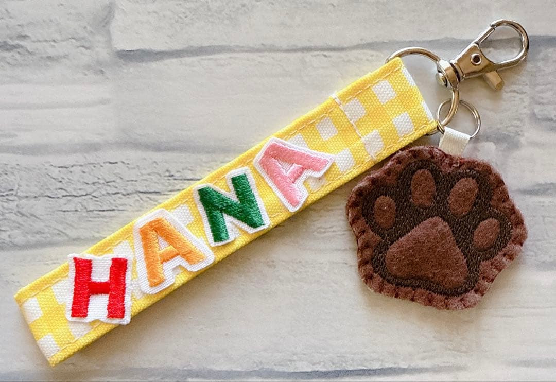 ハンドメイド　刺繍　ネームキーホルダー　ネームタグ　お名前入り