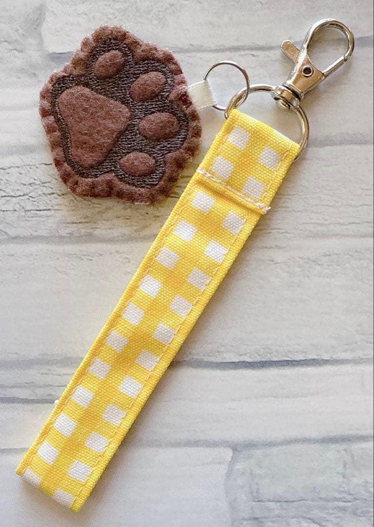 ハンドメイド　刺繍　ネームキーホルダー　ネームタグ　お名前入り