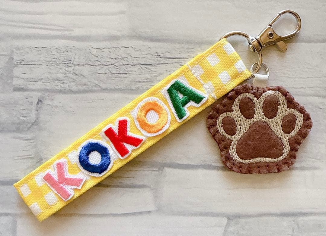 ハンドメイド　刺繍　ネームキーホルダー　ネームタグ　お名前入り