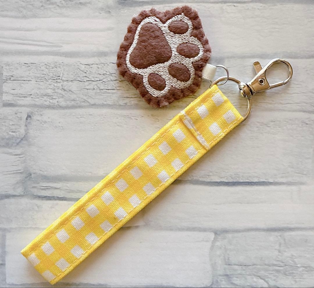 ハンドメイド　刺繍　ネームキーホルダー　ネームタグ　お名前入り