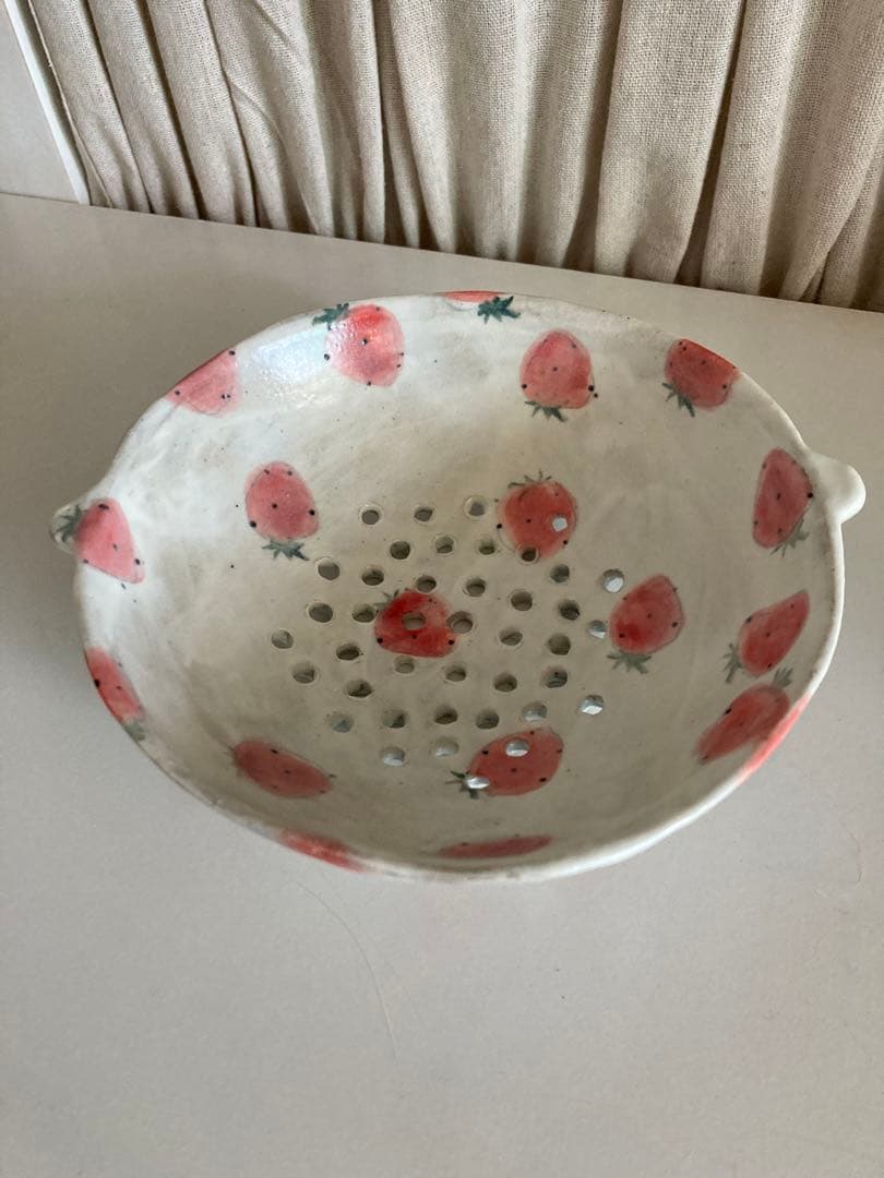 d*7様 山口麻子　　いちご柄の水切りプレート