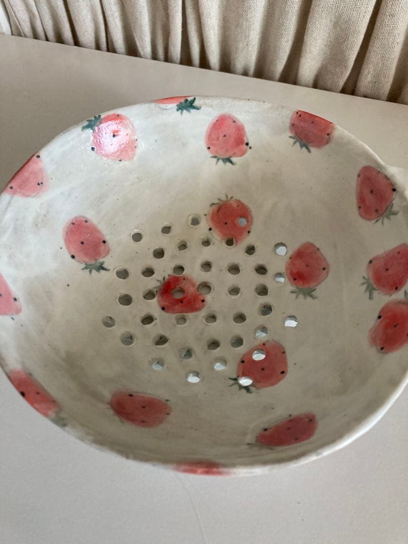 d*7様 山口麻子　　いちご柄の水切りプレート