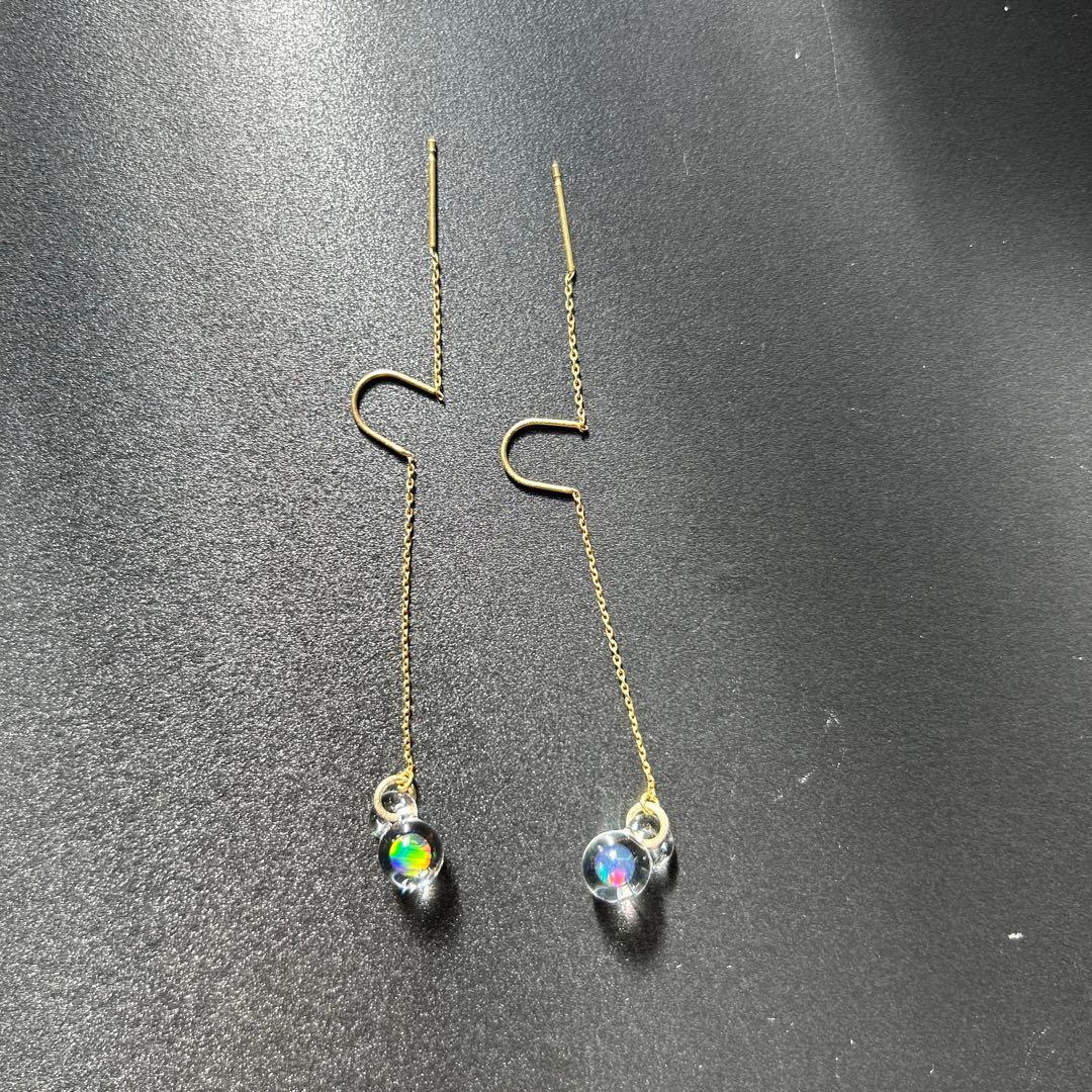 ガラスのオパールピアス