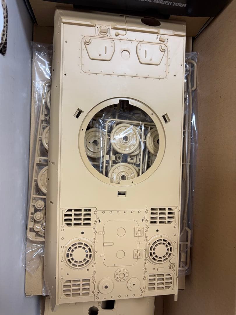 TAMIYA KING TIGER 1/16 モーター付き