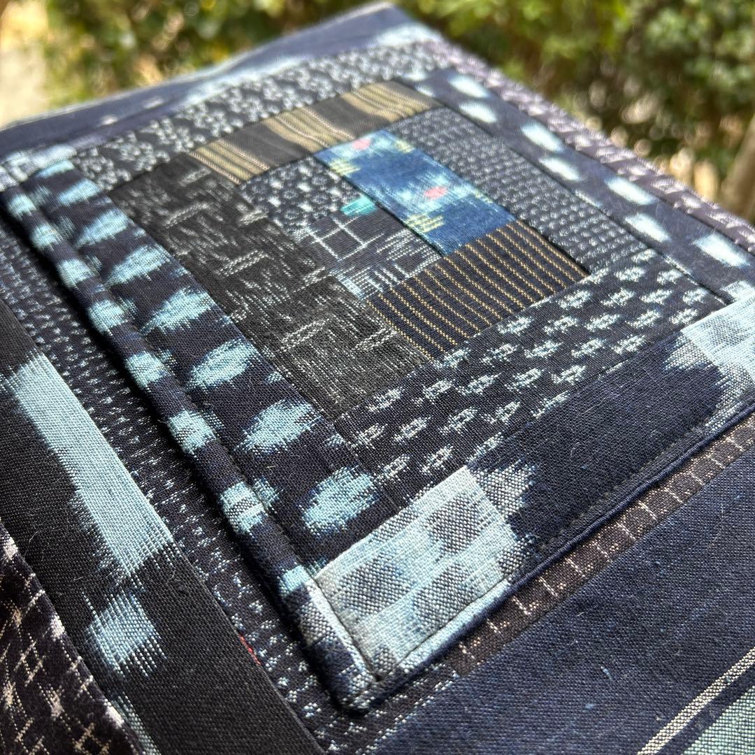 絣のパッチワーク大きながま口丸ショルダー (*´꒳`*)ショルダー紐とチャーム付