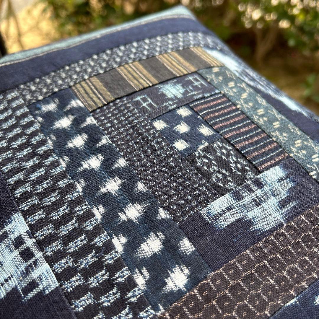 絣のパッチワーク大きながま口丸ショルダー (*´꒳`*)ショルダー紐とチャーム付