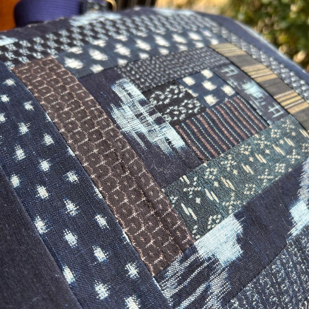 絣のパッチワーク大きながま口丸ショルダー (*´꒳`*)ショルダー紐とチャーム付