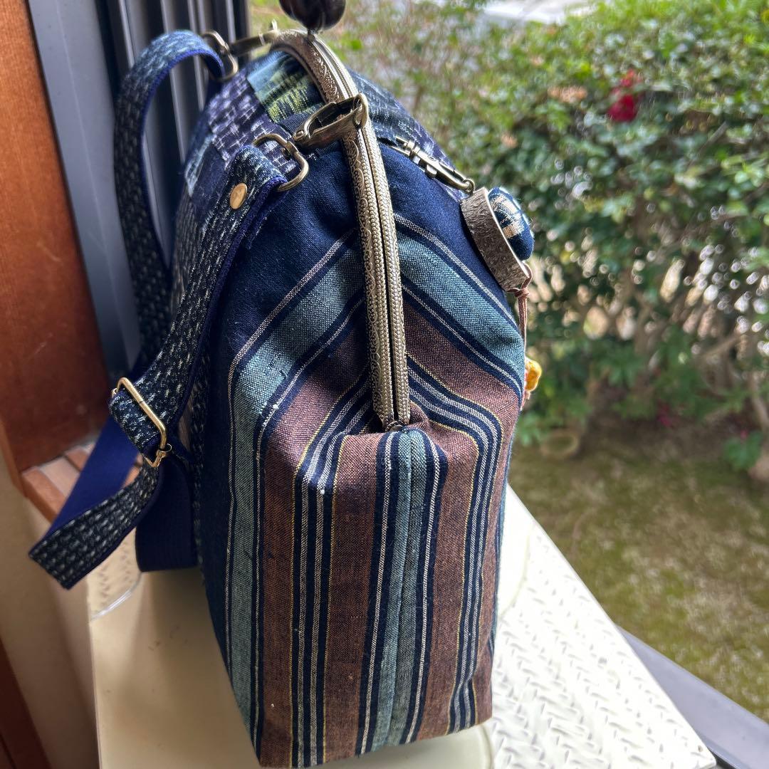絣のパッチワーク大きながま口丸ショルダー (*´꒳`*)ショルダー紐とチャーム付